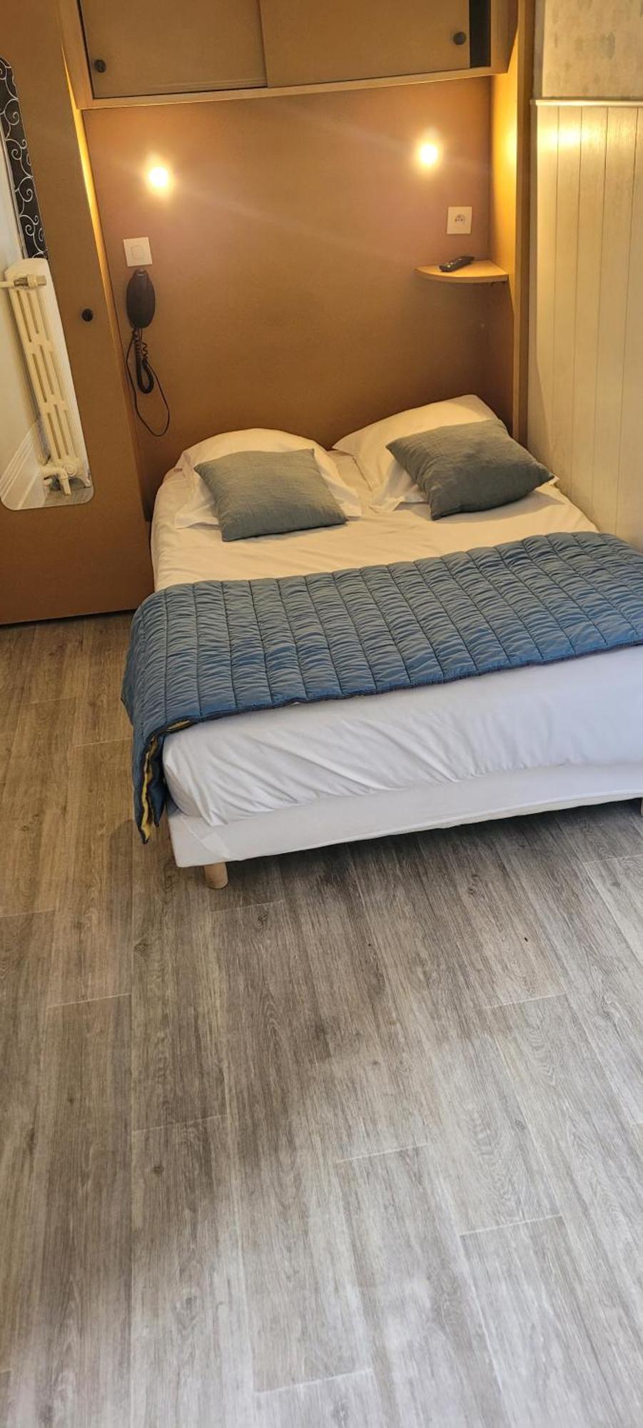 אמיינס Hotel Central Anzac מראה חיצוני תמונה